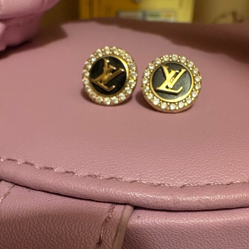 Elegant Black and Gold Stud Earrings